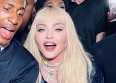 Madonna chante dans la rue à New York
