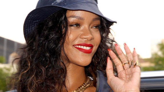 Rihanna commence à teaser la sortie de son huitième album