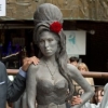 Découvrez la statue d'Amy Winehouse dévoilée à Londres : photos